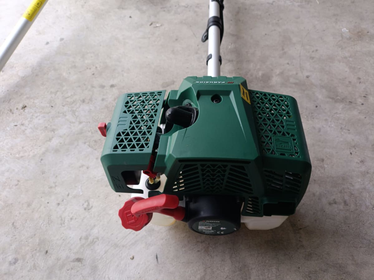 Débroussailleuse Parkside thermique PBS 2 E5